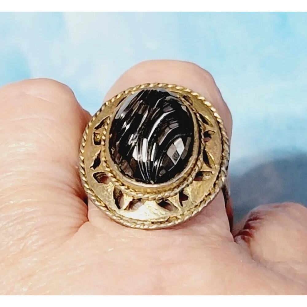 Molded Black Glass &‎ Gold-tone Chunky Fashion Ring- size 10 Adjustable r-48